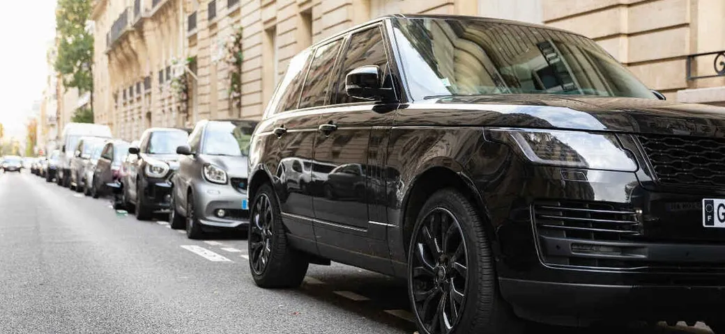 Parigi triplica le tariffe dei parcheggi per i SUV