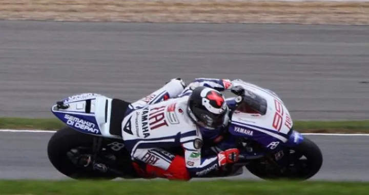 MotoGP: Jorge Lorenzo domina a Silverstone, sul podio anche Dovizioso e Spies