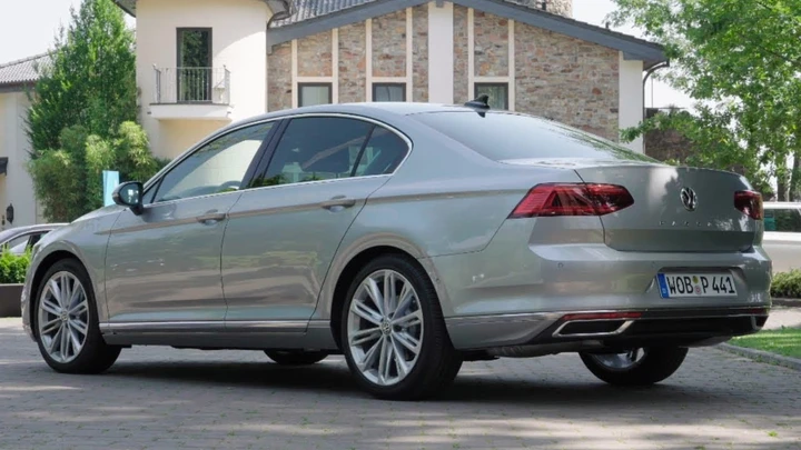 Volkswagen Passat: addio alla berlina nel 2023