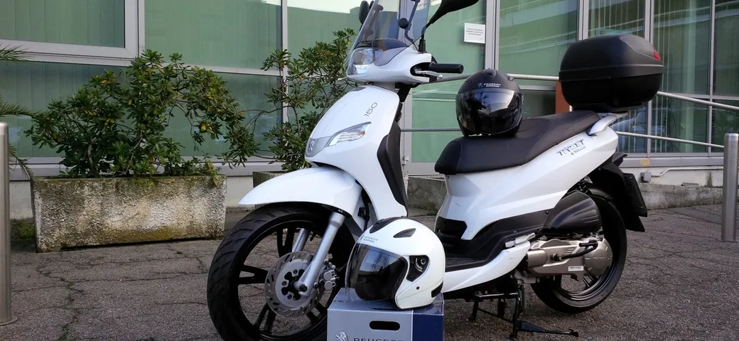 Nuova linea caschi Peugeot Scooters