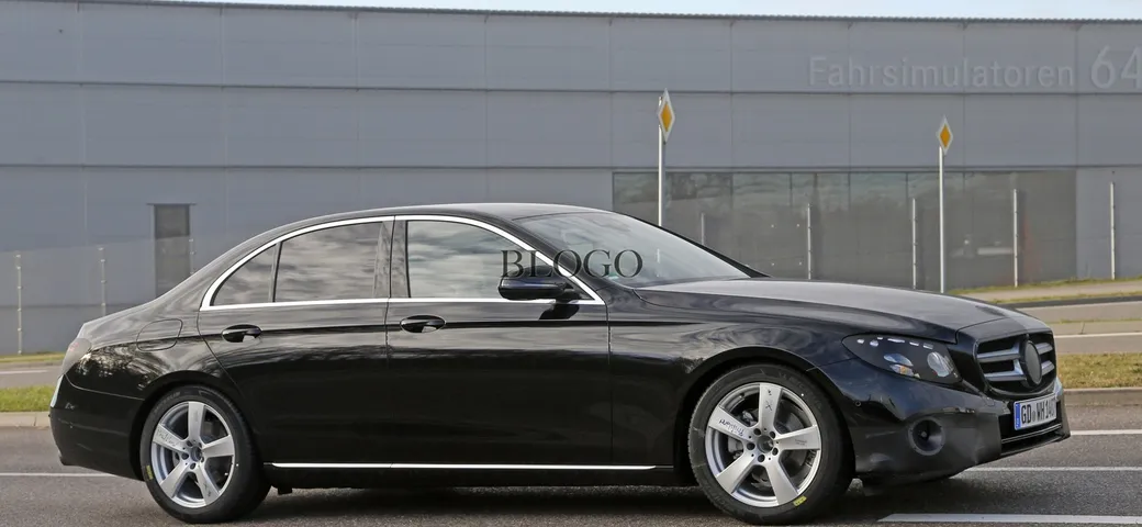 Foto spia Mercedes Classe E