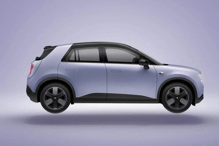 L'auto elettrica che si ricarica in 3 minuti: prezzo da assalto