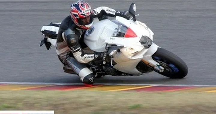 Aprilia RSV4 in pista al Mugello