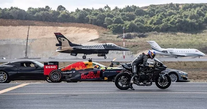 Kawasaki H2R sfida supercar e un caccia F-16 [Video]