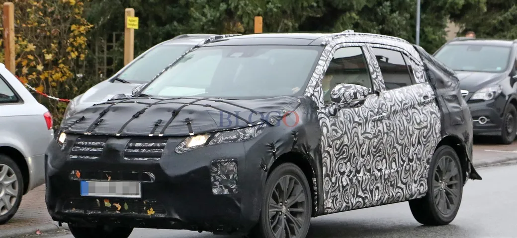 Mitsubishi ASX: foto spia della nuova generazione