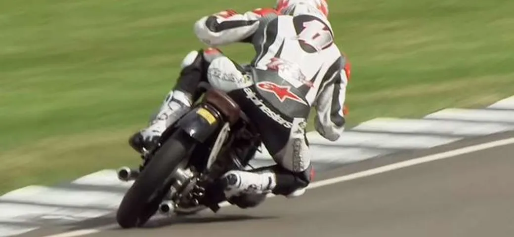 Troy Corser: che numeri con una BMW d'epoca! [Video]