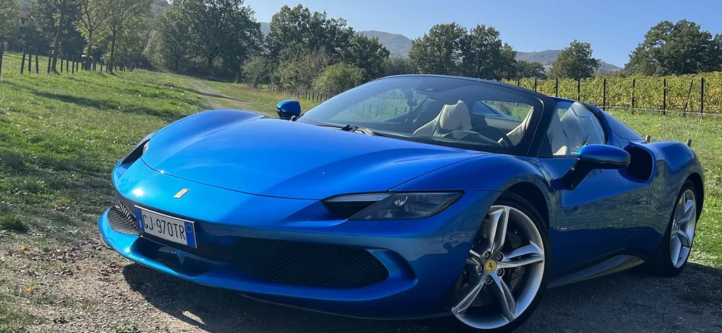 Ferrari 296 GTS: come va la spider da 830 CV