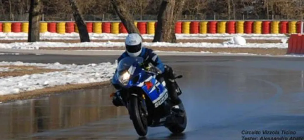Foto del giorno: Pirelli Angel ST in derapata