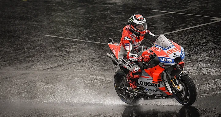 MotoGP Silverstone 2018: nuovo orario causa maltempo