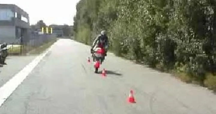Slalom su ruota anteriore