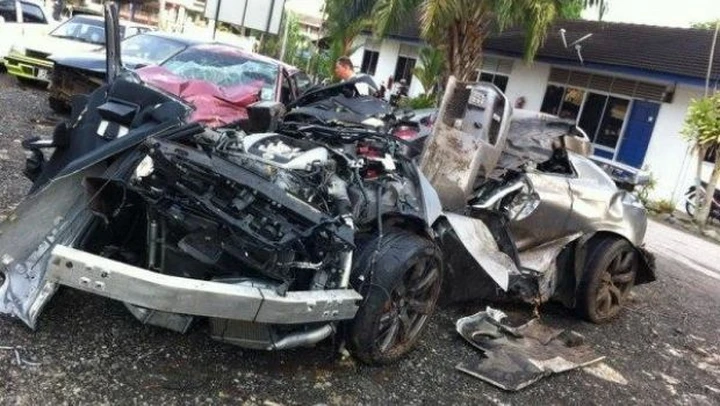 Folle corsa con due supercar Nissan in Malesia: 4 morti