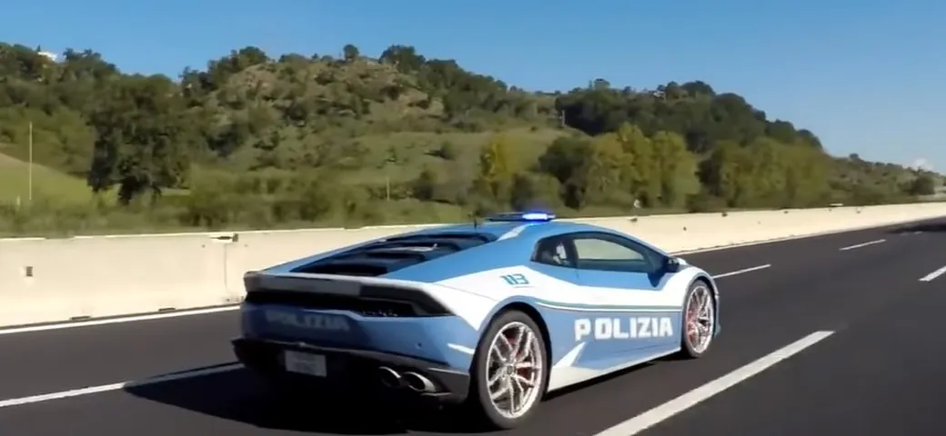 La Lamborghini Huracàn della Polizia indispensabile per salvare una vita [Video]