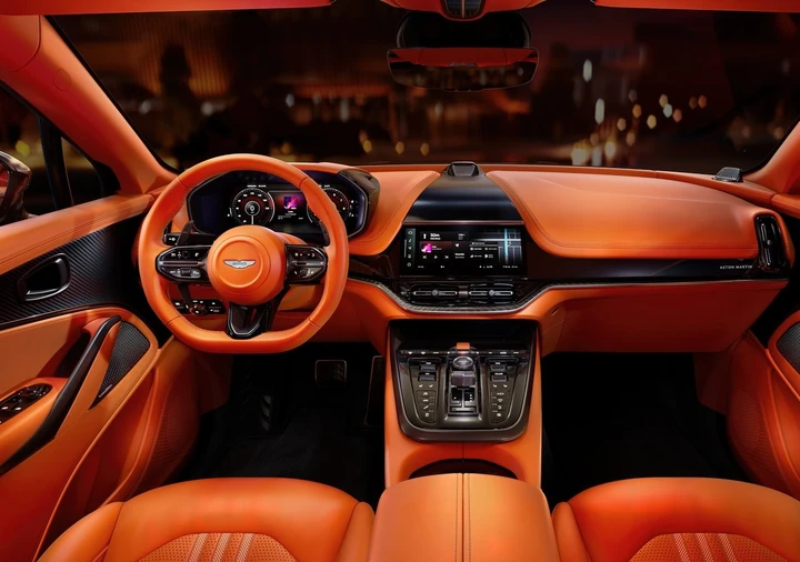 Aston Martin DBX707 interni