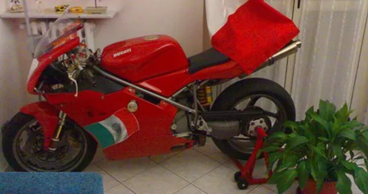 Ducati 998 in salotto