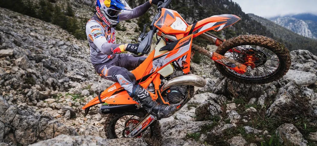 KTM 300 EXC Hardenduro 2024: debutta la nuova moto da enduro esclusiva [FOTO]