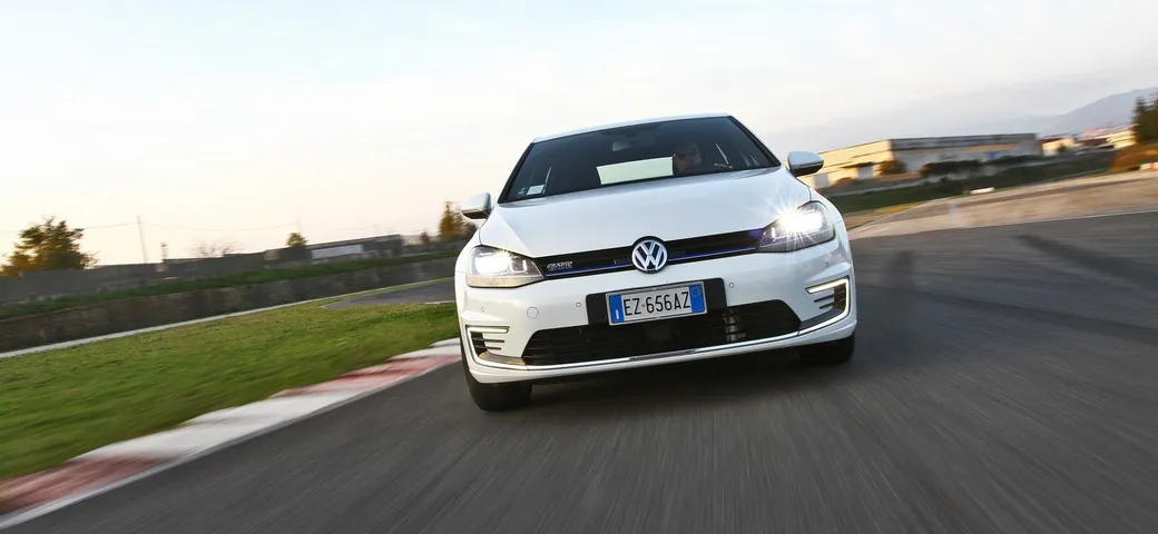 Volkswagen Golf GTE: la video prova su strada