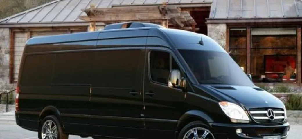 Mercedes Sprinter: Lexani Motorcars lo trasforma in furgone di lusso