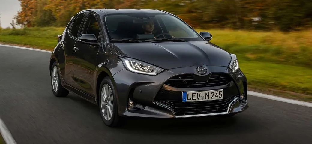 Mazda2 2022: arriva la tecnologia full hybrid di Toyota