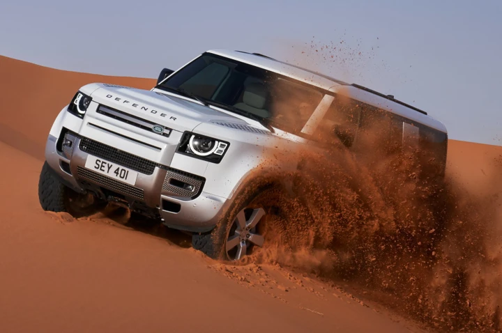 Land Rover Defender 130: in arrivo la versione da 8 posti