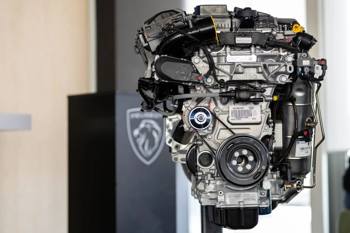Nuovo motore Peugeot Turbo 100: addio cinghia, arriva la catena di distribuzione