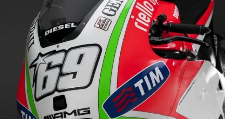 AMG stacca gli adesivi dalla Ducati