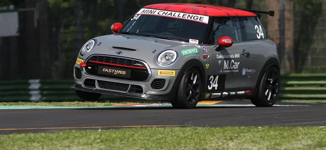 Mini Challenge 2016: la JCW da corsa, in video con Ravaglia e Gabellini