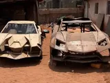 Un nigeriano crea una replica di Lamborghini con un cumulo di rottami