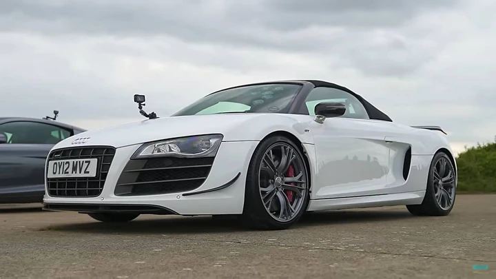 Audi R8: drag race fra le diverse generazioni della supercar tedesca | Video