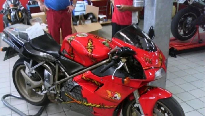 Foto del giorno: Ducati 916 con 100.000 km!