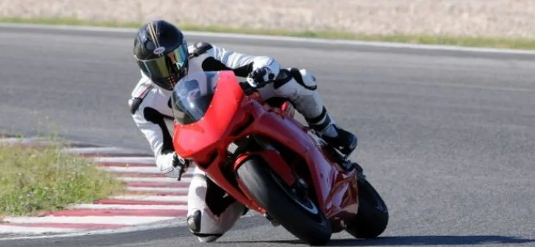 Scatto in Corsa: Ducati 1198 a Magione