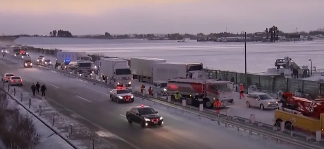 Tempesta di neve causa maxi incidente in Giappone [Video]