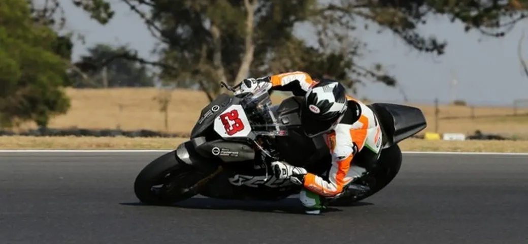 Superbike: un highside mette fuori gioco Scassa. Frattura del bacino