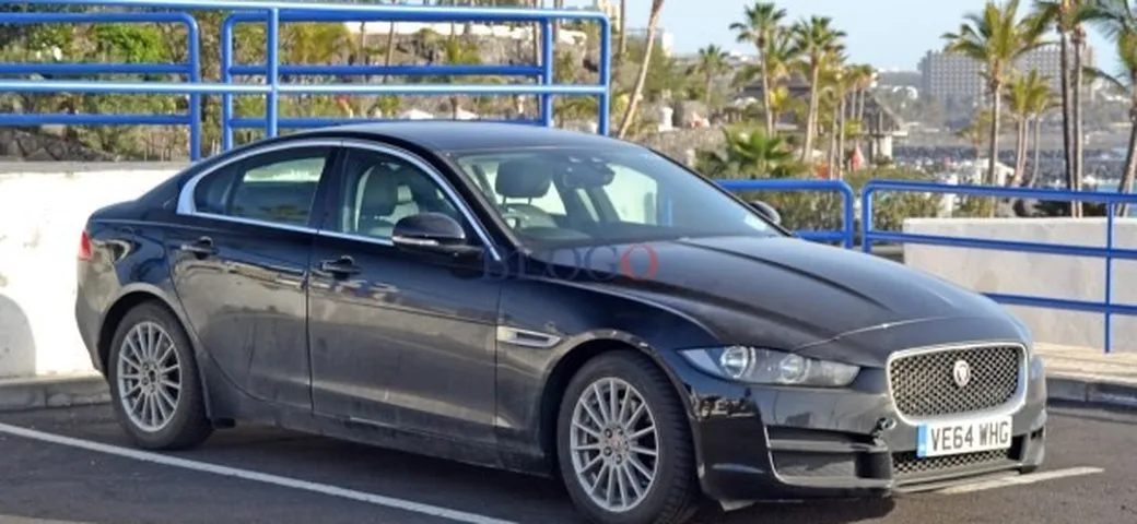 Jaguar XE-E: foto spia dell'ibrida