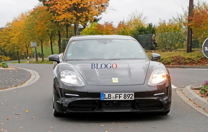 Porsche Taycan Sport Turismo: le foto spia