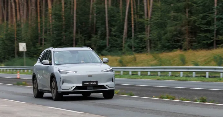 Geely sbarca in Italia con EX5 elettrica e Starray EM-i plug in