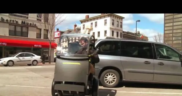 GM Segway P.U.M.A. elettrico, due ruote per due posti