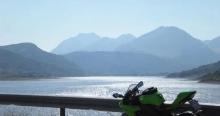 Foto del giorno: Lago di Campotosto e costiera amalfitana