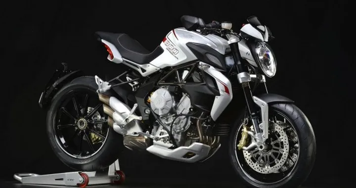MV Agusta Brutale 800 Dragster 2014: foto, video e scheda tecnica