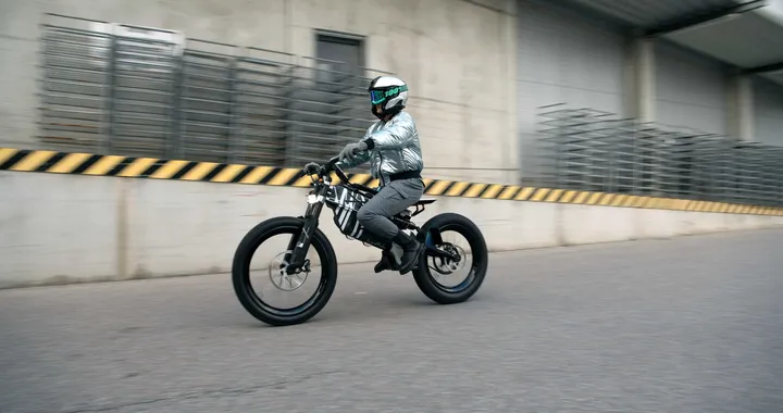 BMW Motorrad Vision AMBY: il concept anticipa la nuova visione della mobilità urbana