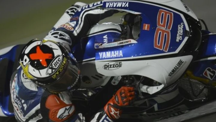 Losail, Lorenzo (Yamaha) detronizza Stoner (Honda). Ducati in affanno. Rossi da 