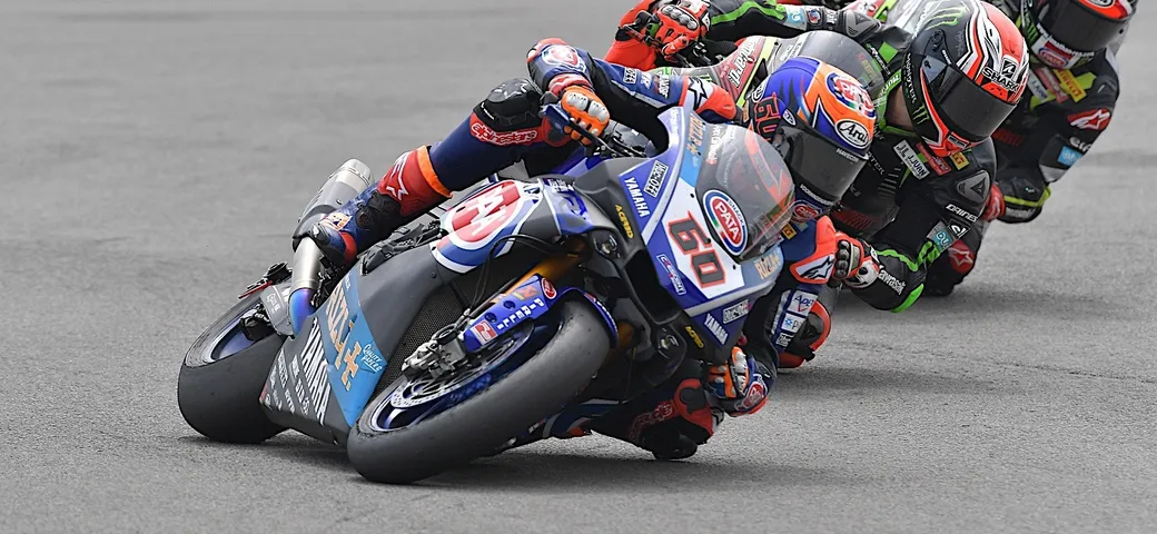 SBK, Yamaha in vetta dopo 7 anni. La “prima” di Van Der Mark su Rea. Male Ducati