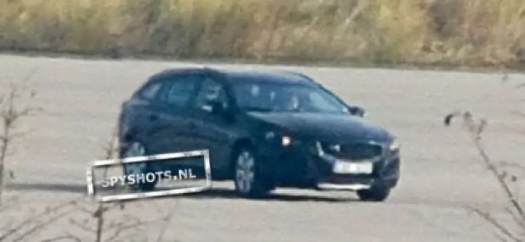 Volvo V60: le prime foto spia
