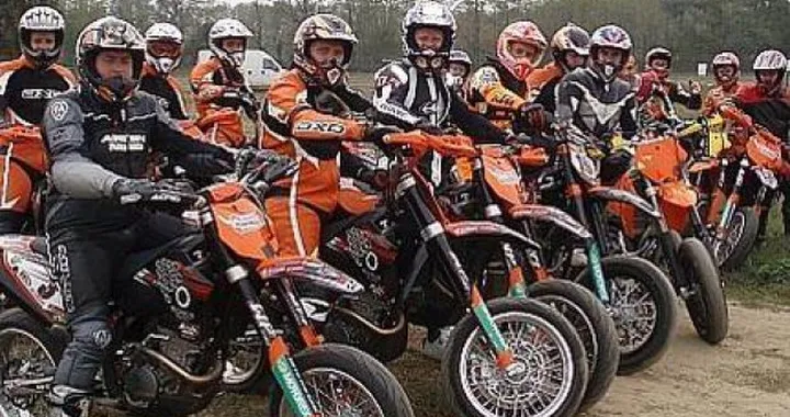 Supermoto Camp: a scuola di sliding con Gilles Salvador