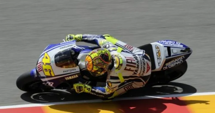 Manda un messaggio a Valentino Rossi con Yamaha Racing