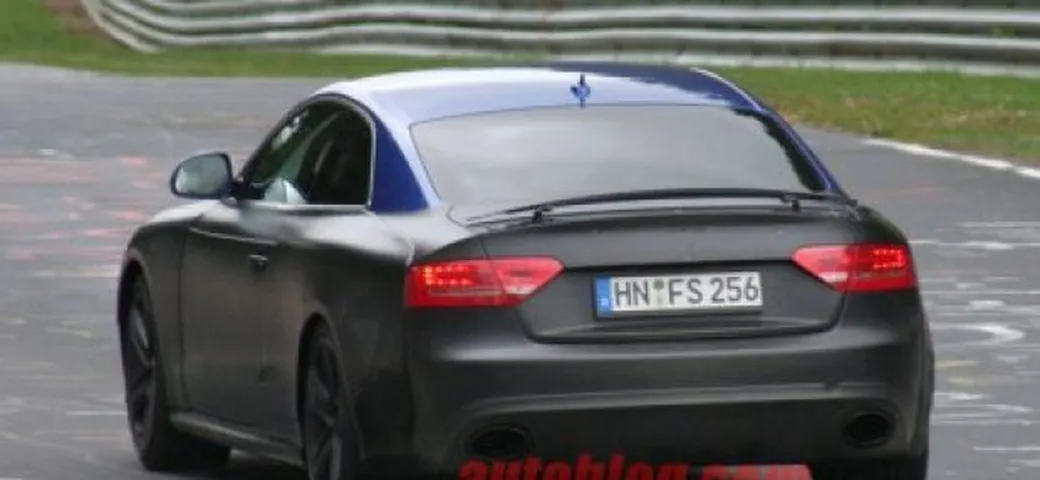 Audi RS5: avrà un alettone rettrattile?
