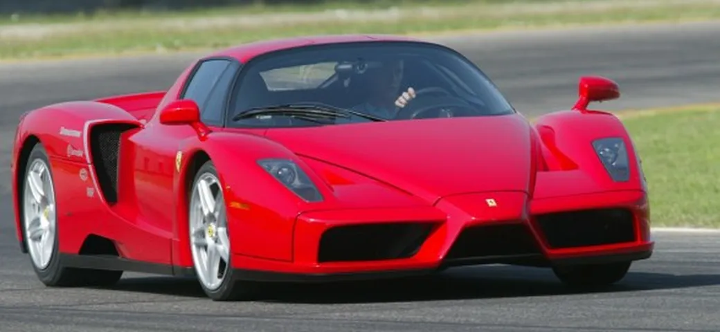 Scambia la sua isola per una... Ferrari Enzo!