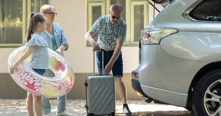 Auto rovente sotto il sole? I 7 consigli per affrontare i viaggi estivi senza stress