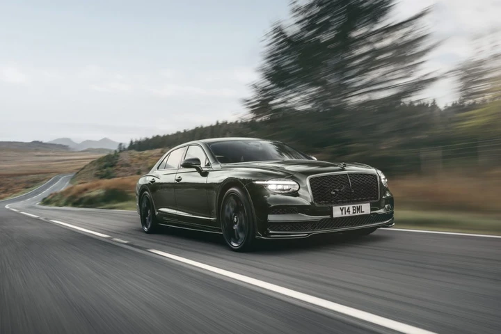 Bentley Flying Spur, debutta la nuova generazione con V8 Hybrid da 680 CV