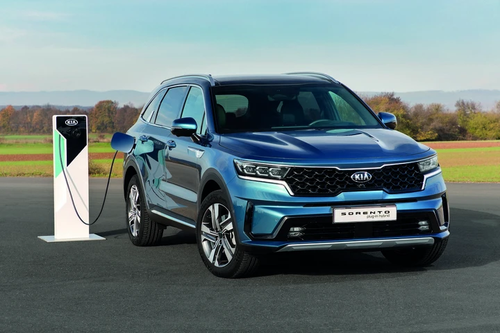 Kia Sorento Plug-in Hybrid 2021: primo contatto, prezzi, allestimenti, autonomia