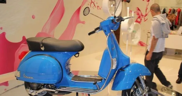 Eicma 2010: Vespa PX e le speciali Sport, Touring e "Vie della Moda"